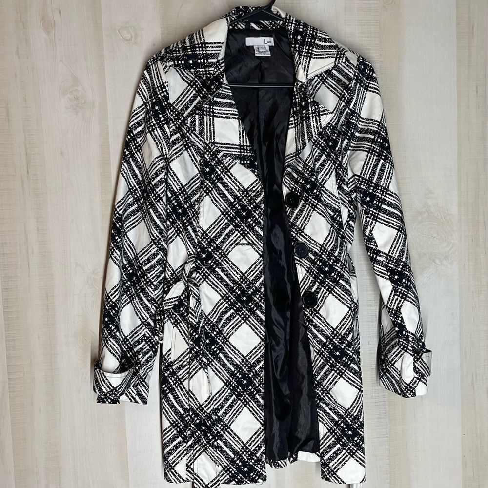 Luii‎ black and white belted jacket, size small